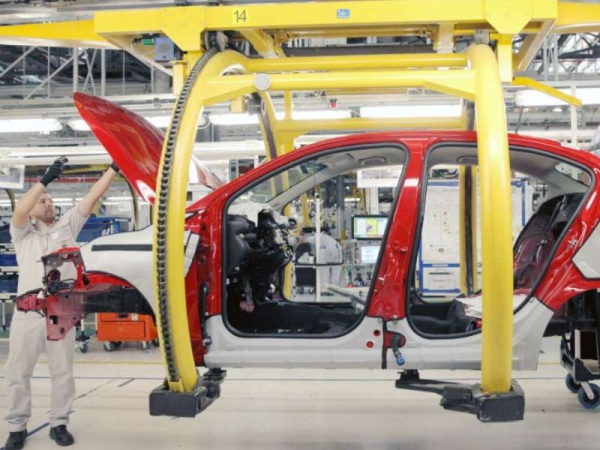 Cuáles son las nuevas actividades esenciales que podrán usar transporte público