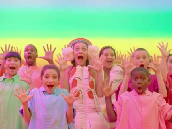 Sia nos presenta &quot;Togheter&quot;