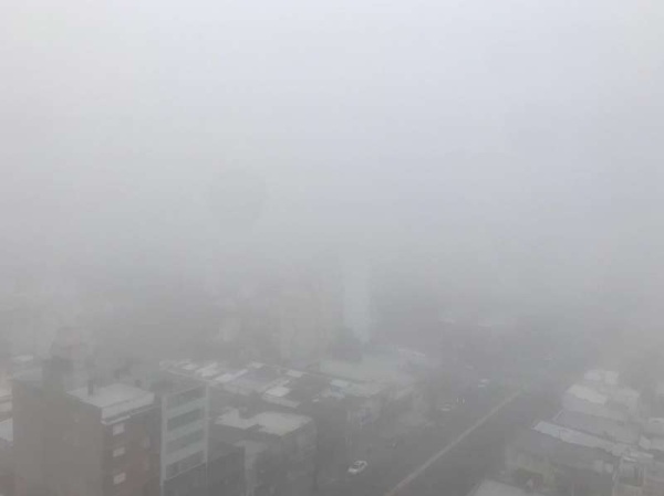 ¡No se ve nada! La Plata amaneció cubierta de niebla 