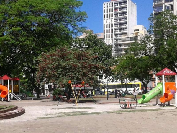 Este finde todos adentro: las salidas recreativas en La Plata están prohibidas y podría haber inspectores en todas las plazas