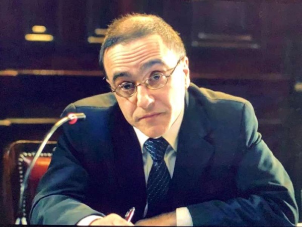 Entrevistamos a Luis Longhi, el actor platense que &quot;la rompe&quot; en la película argentina &quot;Crímenes de familia&quot;