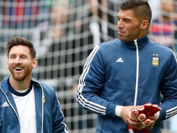 Un futbolista de Estudiantes confesó que inició gestiones para incorporar a Messi 