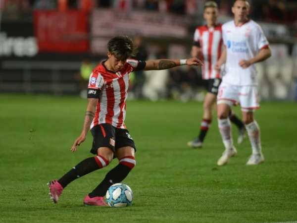 Un juvenil de Estudiantes podría ser compañero de Messi 