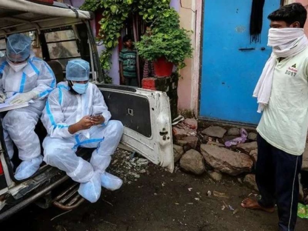 Un chofer de ambulancia violó a una paciente con COVID-19 camino al hospital en la India