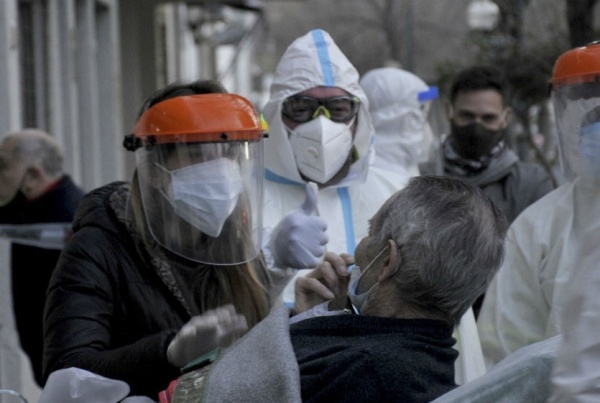 Continúan altos los contagios de COVID-19 en La Plata: 182 nuevos infectados y 2 muertes