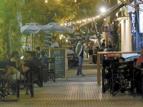 Médico platense de terapia intensiva: &quot;Lo que está haciendo la Municipalidad es una irresponsabilidad&quot;