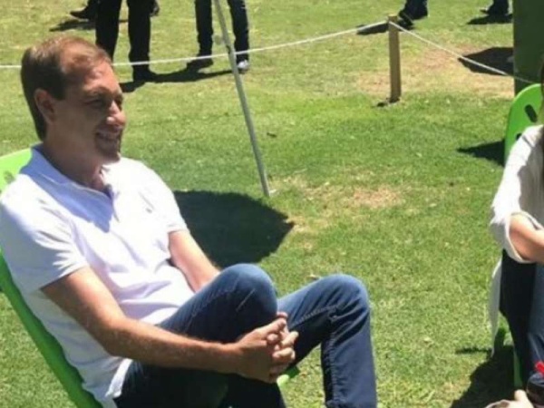 Garro quiere que los chicos tengan clases en &quot;La Repu&quot; donde ya hay un Hospital y un Autocine 