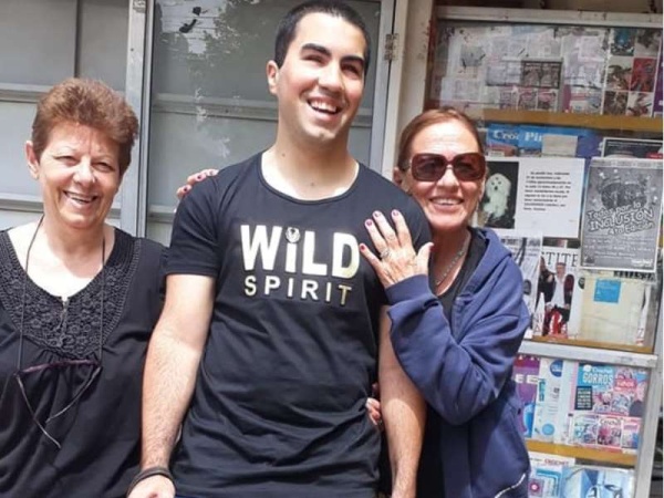 Gastón es no vidente, vive en Los Hornos y con 1.900 dólares cambiaría su vida para siempre: cómo colaborar