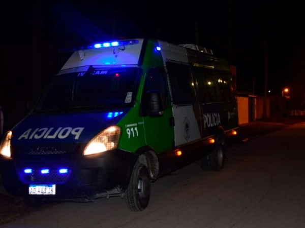 Hallaron muerto a un abuelo en Los Hornos y podría haber sido atacado ferozmente por su propio perro