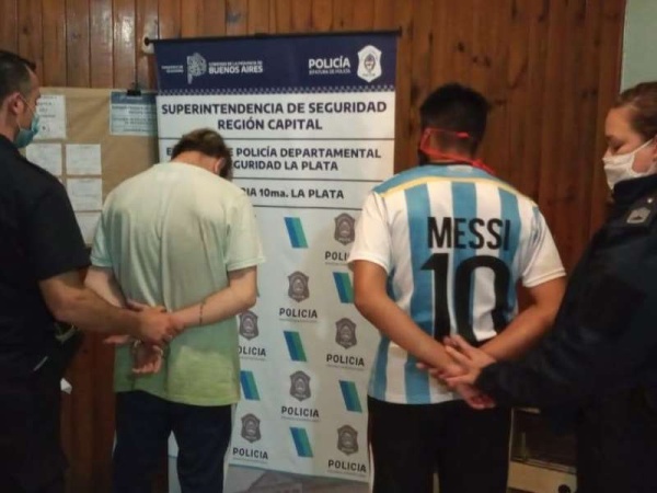 Fue a comprar sushi en City Bell y forcejeó con dos ladrones que quisieron robarle