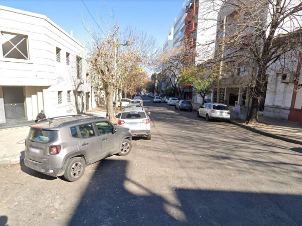 Una fotógrafa fue brutalmente atacada en 5 y 40, y quedó tirada en el asfalto en shock: &quot;Aceleré lo más que pude pero me agarraron&quot;