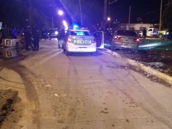 Dos chicas estudiaban en una casa de Gonnet pero tres ladrones se metieron y las amenazaron de muerte