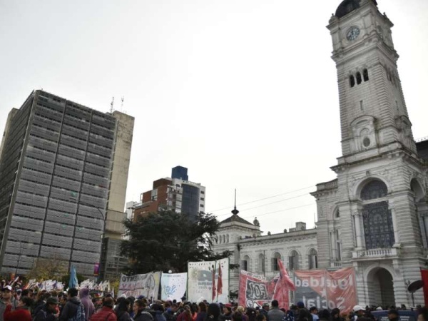 Los cooperativistas protestarán 72 horas frente a la Municipalidad de La Plata y le exigen una respuesta a Garro por la falta de aumento
