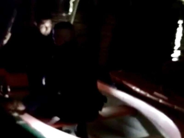 Video: Así rescataban los dos policías al nene platense que se ahogaba en el lago del Bosque