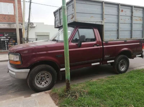 Le robaron la camioneta a una familia de La Plata con la que trasladan a su hijo con Síndrome de Down y piden ayuda: &quot;Estamos destrozados&quot;