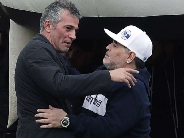 Pellegrino pidió que la recuperación de Maradona sea con su familia 