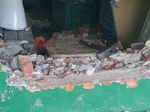 Con un boquete, robaron en un club de Ensenada y se llevaron hasta el inodoro: &quot;Nadie escuchó nada; es un chiste&quot;