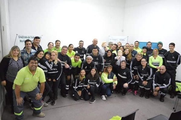 Es el D&iacute;a del Trabajador Municipal y en La Plata celebran las 2100 nuevas plantas permanentes