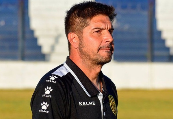 Acusan al ex DT de Olimpo de pedir "favores eróticos" a sus futbolistas para poder ser titulares