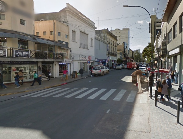 "Me sentí una boluda": En 8 y 47 le robaron a una empleada de un instituto de una forma bastante tonta