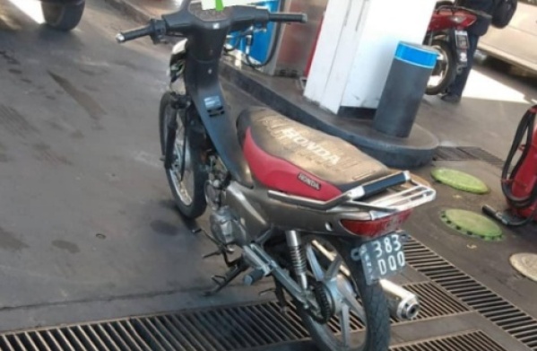 "Es mi herramienta de trabajo": Robaron una moto y la buscan en La Plata