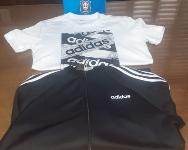 Atraparon a un joven que trat&oacute; de robar ropa de un negocio platense