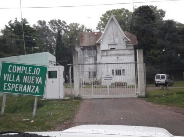 Tres jóvenes tumbaron a un celador y escaparon de un instituto de menores de La Plata por la avenida 520