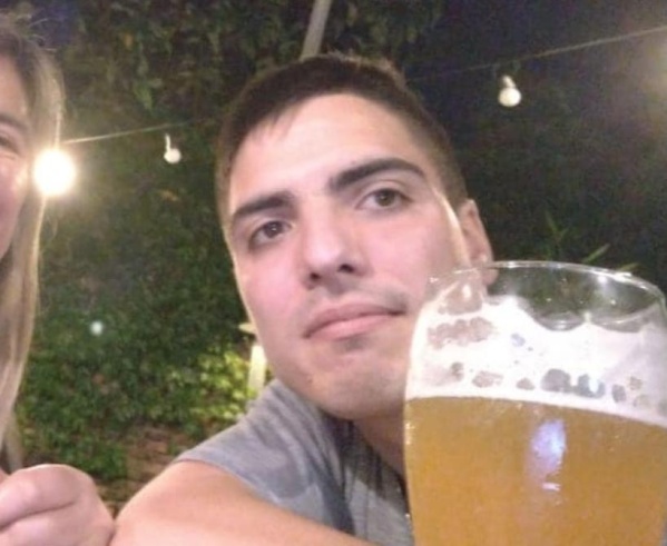 Lo denunció por abusar de su hijo en Los Hornos y pide Justicia: "Tenía la colita dilatada y le hacía el juego de la araña"