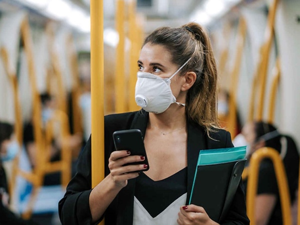 ¿Qué recomiendan los especialistas para bajar el riesgo de contagio en ambientes cerrados y/o transporte?