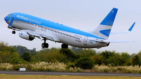 Aerolíneas Argentinas anunció la vuelta de los vuelos regulares a destinos internacionales para el verano