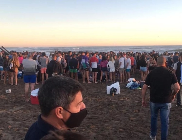 Una playa de Mar del Plata fue cerrada preventivamente cuando iba a empezar un "after beach"