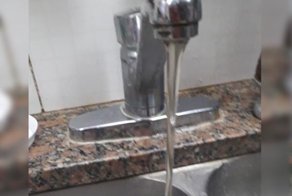 Vecinos de Tolosa sufren problemas de baja presión en sus cañerías