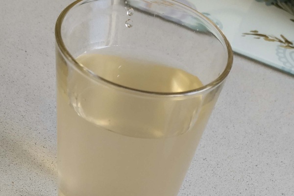 Denuncian que sale "agua turbia" en Los Hornos