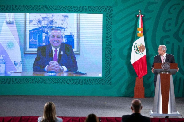 Con Alberto Fernández de invitado, el Presidente de México confirmó la llegada de 800 mil dosis para Argentina