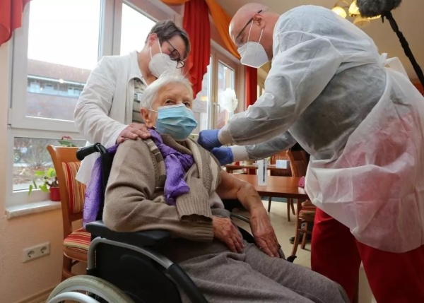 Alemania recomendó no aplicar la vacuna de AstraZeneca a mayores de 65 años