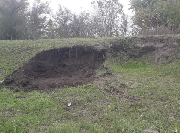 La Delegación Municipal de Arana destrozó el terraplén de las vías para hacer una huertita y serán denunciados judicialmente