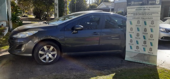 Detienen a dos integrantes de una organización que roba y vende autos de alta gama