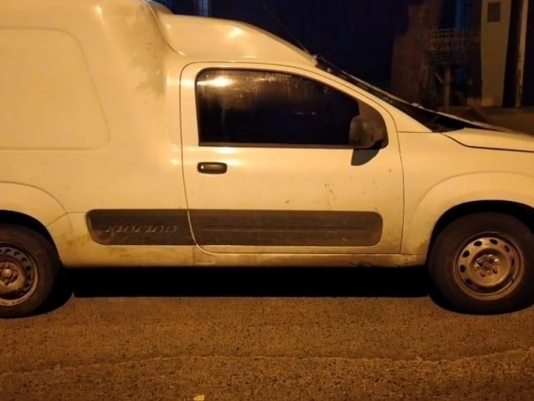 Circulaban por 520 y 17 con las luces apagadas y llevaban varias bolsitas con marihuana