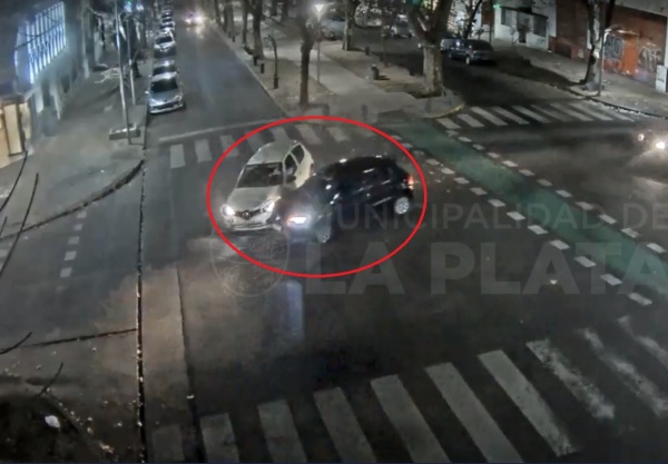 Chocaron dos autos en 2 y 60, y una mujer se descompensó