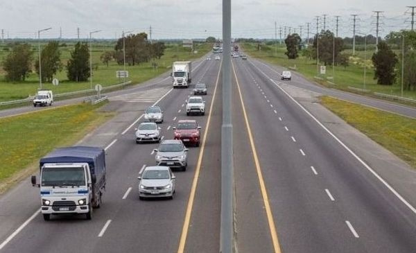 Tiros, piedrazos y supuesto robo sobre la autopista La Plata - Buenos Aires: un herido de bala en un confuso episodio