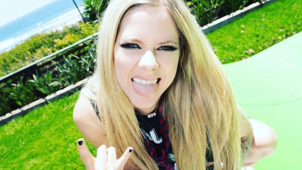 Avril Lavigne se unió a Tik Tok... ¡Y está igual que hace 20 años!