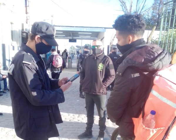 Montaron un operativo en la Estaci&oacute;n de trenes y en la Terminal de La Plata
