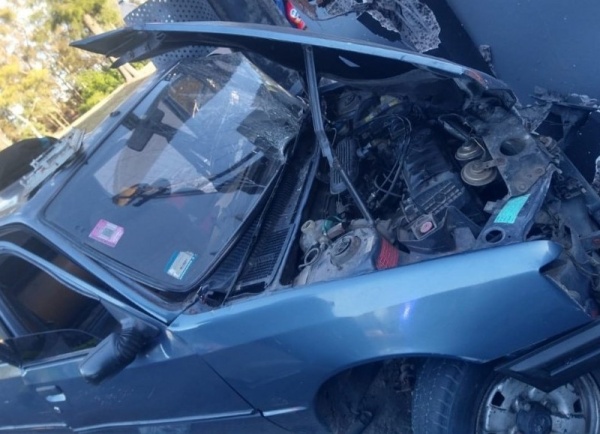 Berisso: un hombre se distrajo y choc&oacute; contra una de las paredes de la central de la VTV