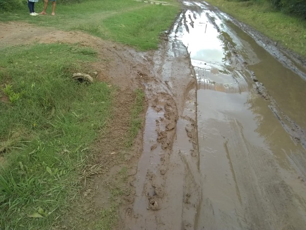Su hijo es discapacitado, necesita que arreglen la calle pero no la escuchan: "Venimos reclamando desde el 2012"