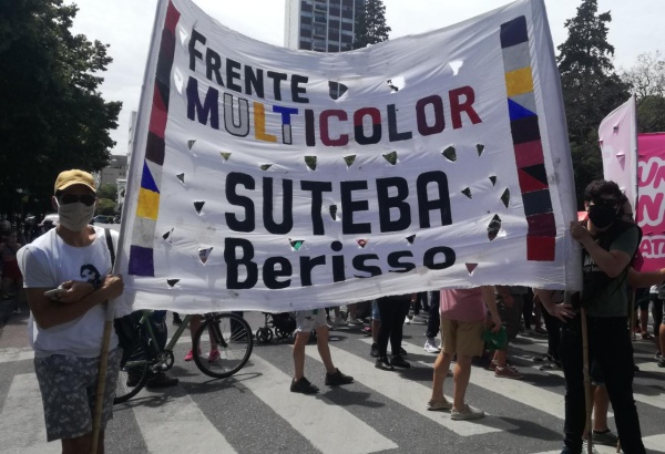 La izquierda se moviliza en el centro de La Plata para reclamar que el regreso a clases sea seguro
