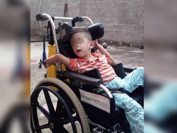 Fue abandonado por su mamá con parálisis cerebral y necesita conseguir una silla especial en La Plata: “Benja es un guerrero”