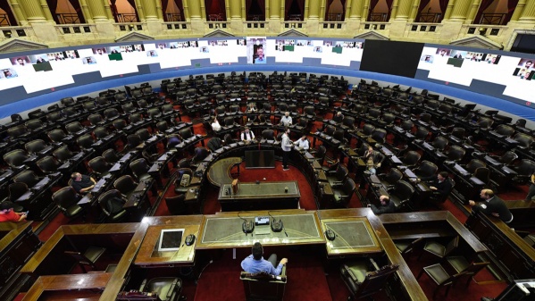 Comienza a debatirse en Diputados la postergación de las PASO