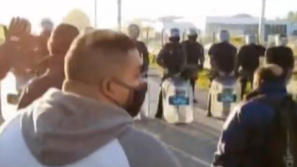 Choferes de la línea 60 cortaron el Acceso Oeste y se enfrentaron con la Policía