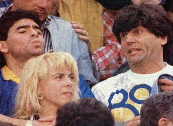 El día que Carlín Calvo y Diego Maradona alentaron a Boca desde la tribuna