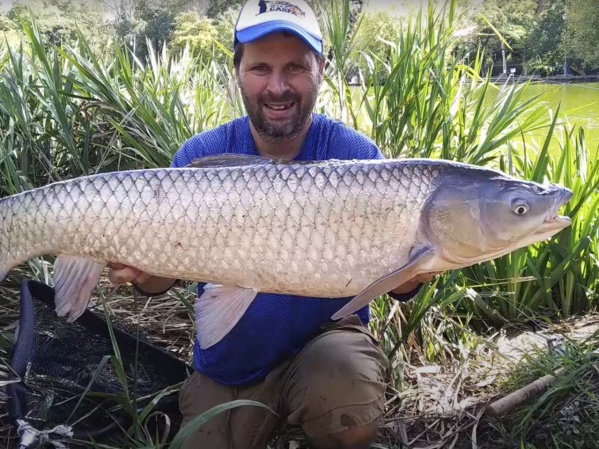 El platense que había sacado un pez gigante en El Bosque volvió a pescar otro 'monstruo': "Que pedazo de bestia"